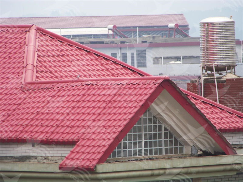 樹脂瓦 VS 琉璃瓦：哪個更適合您的屋頂？